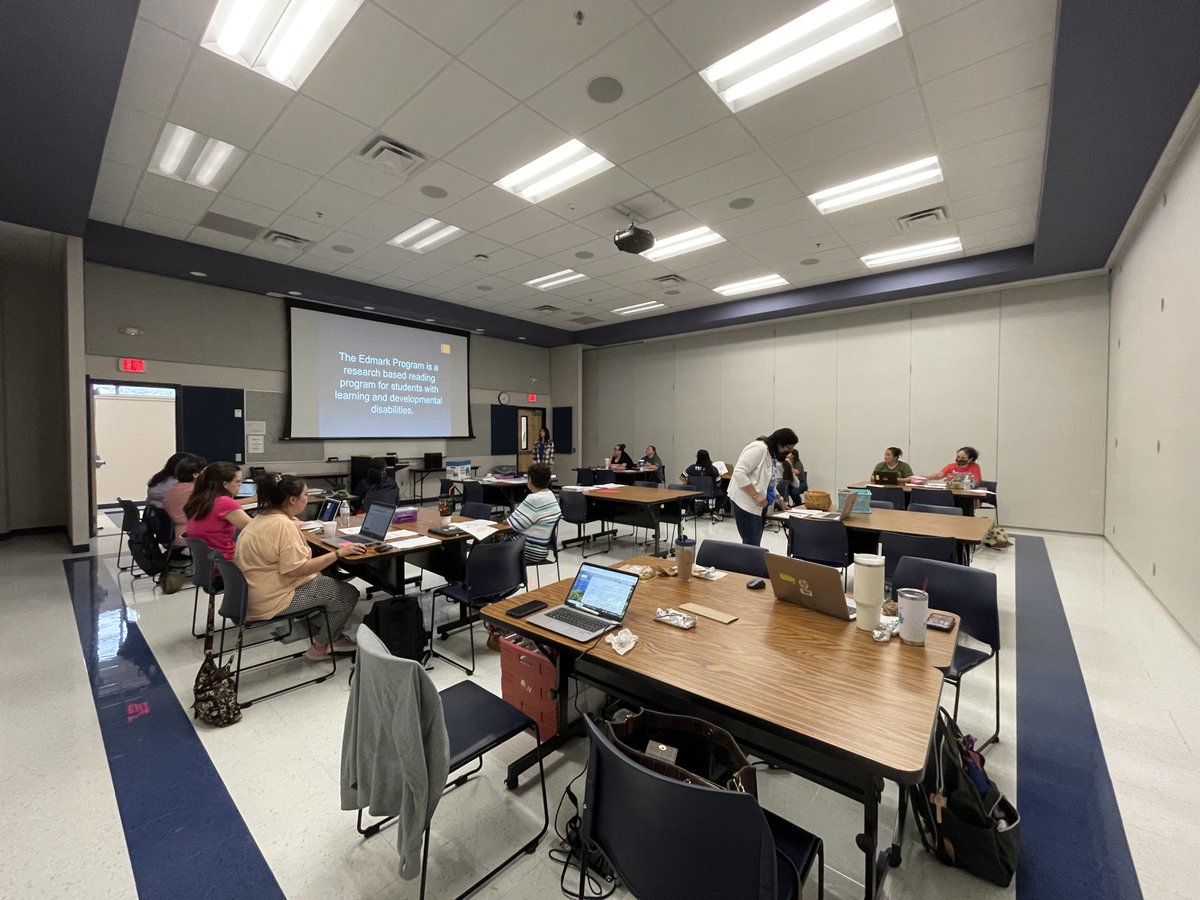 AnnetteVanSlam1's tweet photo. Learning on a Saturday!! ALE/ AU new teachers focusing on Edmark Reading and Unique training.  #ALEROCKS ⁦@NISDSpecialEd⁩ https://t.co/WyBzSUNd9q