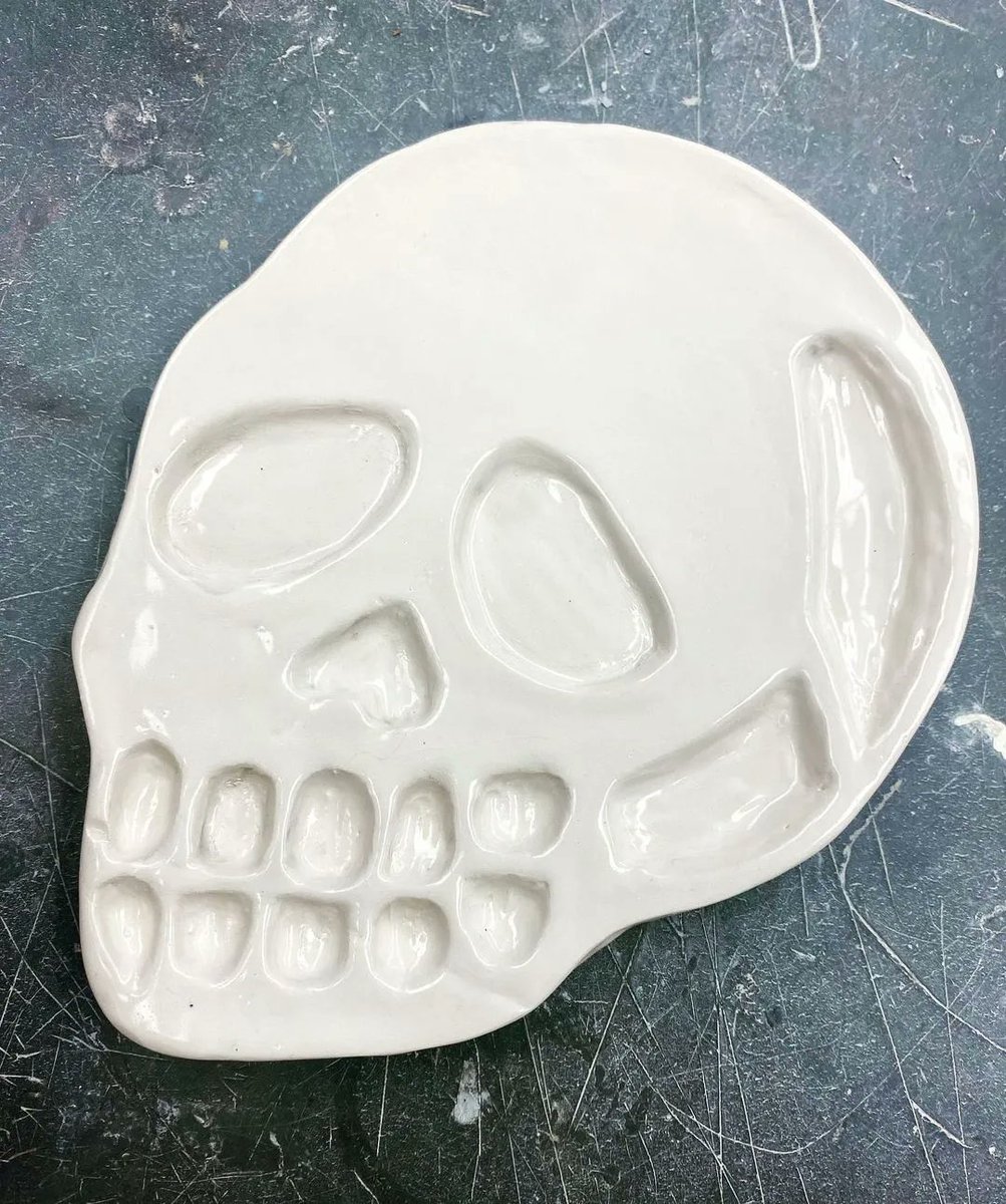 NtlPortfolioDay's tweet photo. Check out these awesome #ceramic palettes from @tatehighceramics (on IG) students! #ceramics #palette #ceramicpalette #clay #lowfire #earthenware #art #craft #handmade #maker #scoreandslip #kilnit #pottery #glaze #potteryclass #highschoolceramics #studentartist #studentartists https://t.co/voX3unZT9R