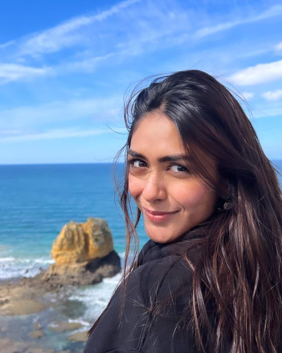 RdeepMegha's tweet photo. कॉलेज जीवनात थोडसं गाफील राहिल्यामुळे आपल्याकडे येऊ शकणारे 'प्रकल्प' दुसऱ्याकडे गेलेत! https://t.co/YlEYR85l4u