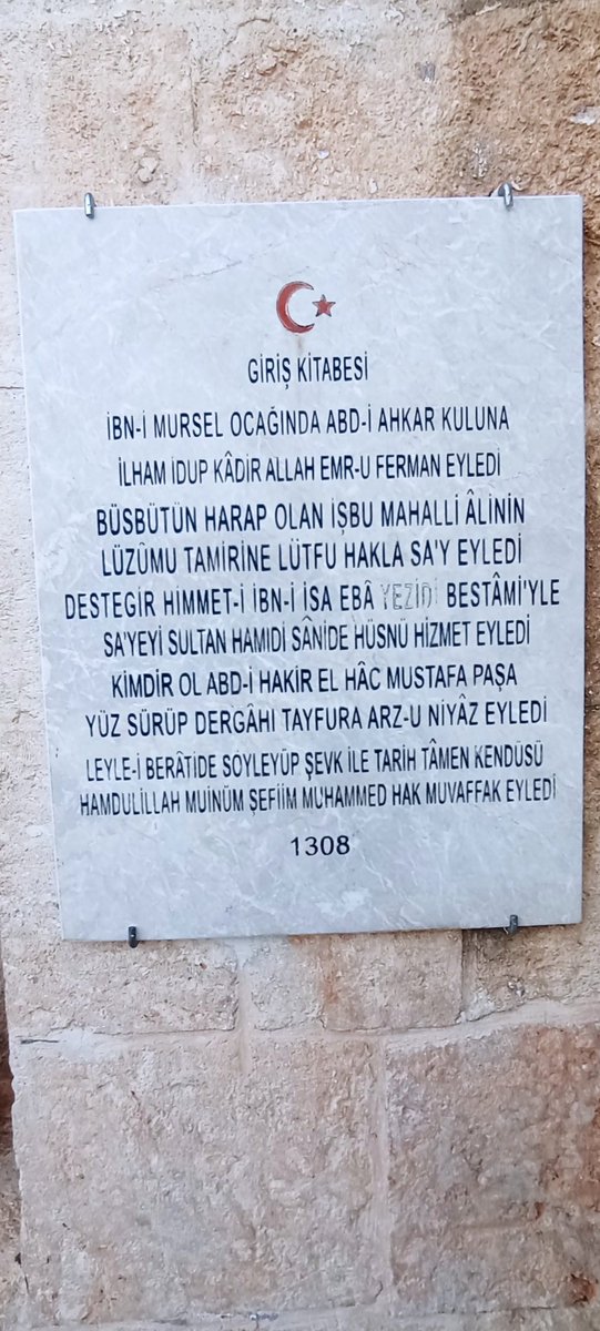 mstfdrcn1's tweet photo. Rahat bir hayata kavuşmanın sırrını asırlar önce "Bayezid-i Bestami Hazretleri (ks) şöyle özetlemiştir. 
Dünyayı topladım, kanaat ipi ile bağladım, sonra onu sadakat küpüne koydum, ümitsizlik denizine attım, bundan sonra rahata kavuştum." 
Rabbim şefaatlarına nail eylesin. Amin https://t.co/u0pD5QkAX2