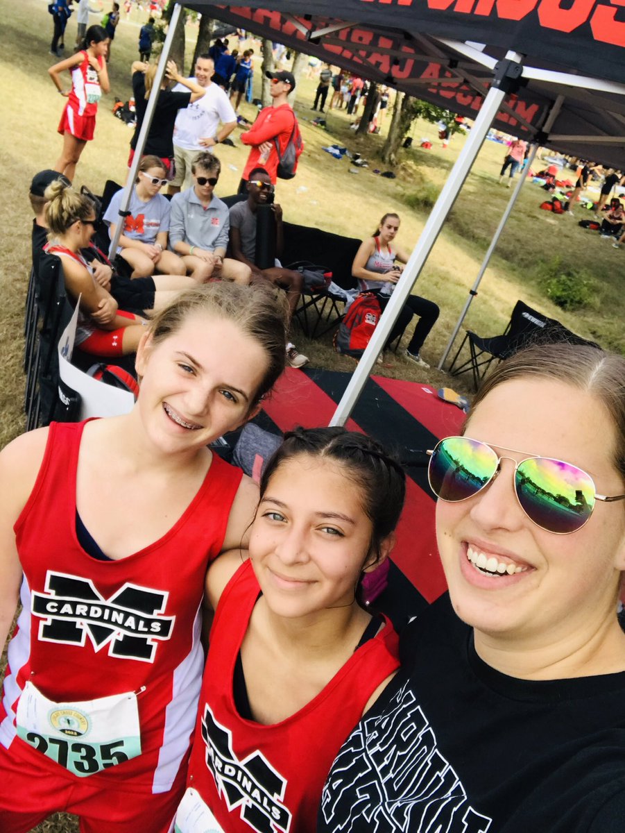 MelissaMSChoir's tweet photo. Supporting our choir runners. #runredrun @MMSCardinals https://t.co/Jsvgxe1qU2