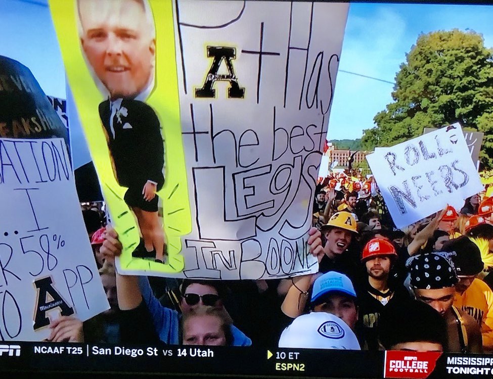 kwbarr's tweet photo. @PatMcAfeeShow Here you go! @CollegeGameDay Come back &amp; see us in Boone!!!💛🖤❤️🏈🤩 @jimmyg44 @coachkatiepate @bhofheimer_espn https://t.co/mTSNjdZo60