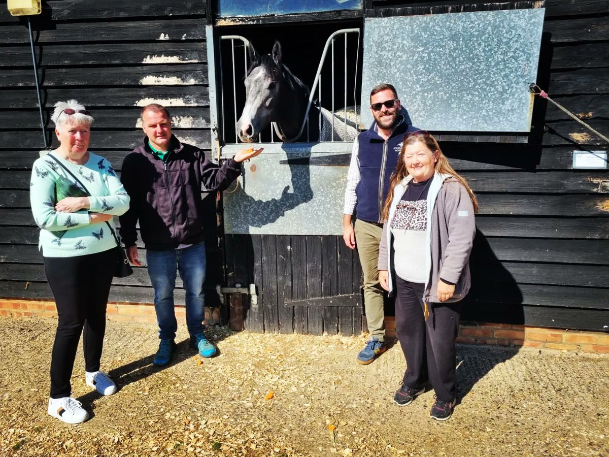 Wharfemeister's tweet photo. Great morning in Newmarket meeting some of my new (and fun) owners who got into the spirit of things #CatchUsIfYouCanRacing #OwnershipAtItsBest #GetInvolved #NewSyndicate #DreamBig https://t.co/A5S2ARZdJY