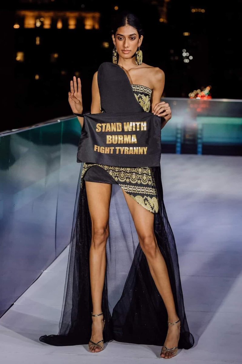 LGBTUnion_MDY's tweet photo. การประท้วงที่ยิ่งใหญ่เพื่อพี่น้องชาวเมียนมาบนเวทีระดับโลก New York Fashion Week โดยดีไซน์เนอร์เมียนมา-อเมริกัน เลือดใหม่ Ingjin San

Messages loud and clear at New York Fashion Week 2022 by rising Burmese-American Designer Ingjin San 

#WhatsHappeningInMyanmar
#Burma #Myanmar https://t.co/3RKU4W2yn0