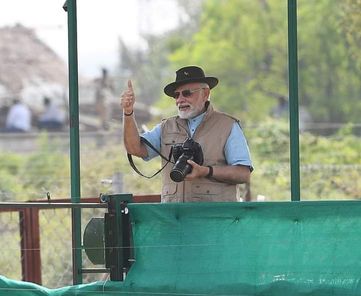 BharatBjp11's tweet photo. विश्व के सबसे लोकप्रिय नेता आदरणीय प्रधानमंत्री श्री @narendramodi जी आज अपने जन्मदिन के शुभ अवसर पर श्योपुर पधारकर हम सभी को धन्य कर दिया।
श्योपुर के प्रभारी मंत्री होने के नाते समस्त श्योपुर वासियों की ओर से माननीय प्रधानमंत्री जी आपका हृदय से धन्यवाद एवं आभार! 
#MPThanksPMModi https://t.co/DlWahOR5qB