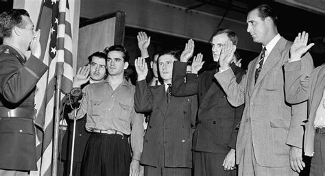 TammiMinoski's tweet photo. #OTD 1940: The US instituted the #SelectiveServiceAct of 1940. The act required all men between the ages of 21-35 to register for the draft. This was the first peacetime draft in US history. https://t.co/XFexQ3yGcA #WWII #BurkeWadsworthAct https://t.co/OovQSHG77l
