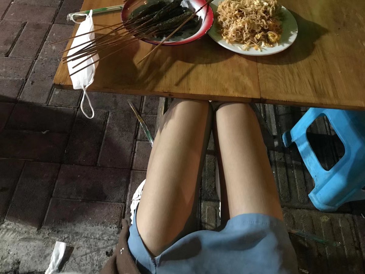 晚上一起吃夜宵吗，吃完夜宵再去酒店吃 https://t.co/g4WxhGHwux
