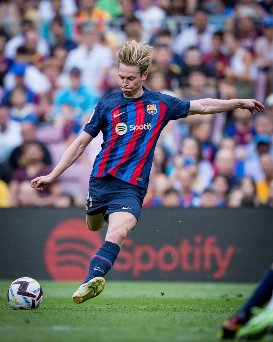 JorgeLtg_'s tweet photo. 🔵🔴 Frenkie de Jong was on peak form against Elche today
◉ 105 Passes (🥇)
◉ 124 Touches (🥇)
◎ 3/6 Long Balls (🥉)
◎ 2 Shots on Target (🥈)
◉ 8/9 Duels Won (🥇)
◎ 3 Crosses (🥉)
◉ 5 Interceptions (🥇)
◉ 5 Tackles (🥇)
📊 OPTA
#FCBECF #barcalive #Barcelona https://t.co/ktZ5fCVg1t