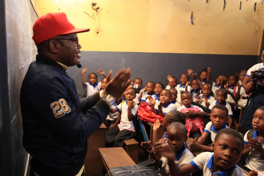 kaziteriko's tweet photo. Dans le cadre d'appuyer et soutenir le Chef de l'État @fatshi13 ds sa vision de la gratuité de l'enseignement de base, j'ai fait 1 don des fournitures scolaires ce sam.17 sept.2022 au Complexe Scolaire la Promedie de la Commune de Makala, afin de faire progresser l'éducation/RDC. https://t.co/lIEF0hflVb
