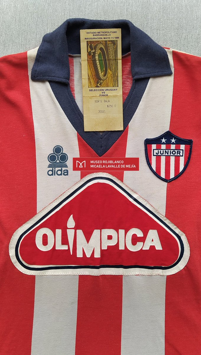 JoanNBTiburon's tweet photo. De esta manera y gracias al valioso apoyo de Anider, vamos completando el capítulo 1986 de nuestra historia, la entrada acompañará a la camiseta de esa temporada y a la réplica del "Metro" que tendremos de la mano de @Arqharoldh 
Para el disfrute y servicio de toda la hinchada https://t.co/HeuhfdPbMV