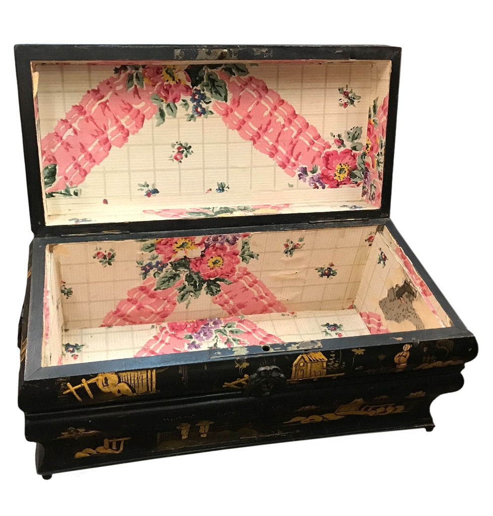 Black Lacquer Chinese Chinoiserie Decorated Box

chairish.com/product/498938…

#clutterantiques #chineslacquerbox #chinoiseriebox #chineschinoiseriebox #blacklacquerchinesebox #chinoiseriechic #chinoiseriechicstyle #sniderplazaantiques #chairish #foundandchairished