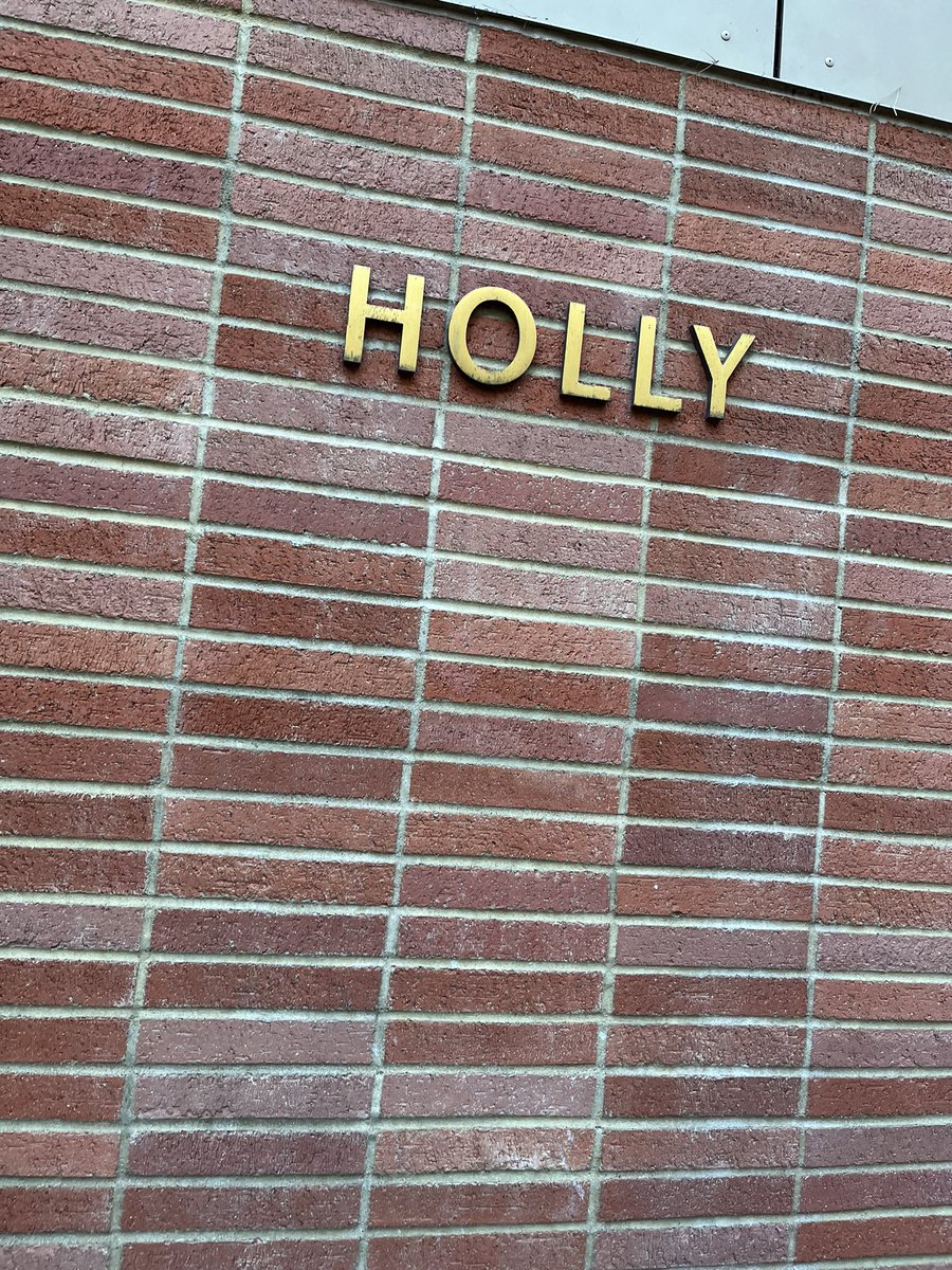 <a href="/darnell_hunt/">Dr. Darnell Hunt</a> ✨ Moved my son into De Neve Holly yesterday. Everyone from the Blue Crew to the traffic coordinators and truck loaders were extremely helpful — it was a really good experience.

Many thanks to all of you!!

#GoBruins 
💙🐻💛