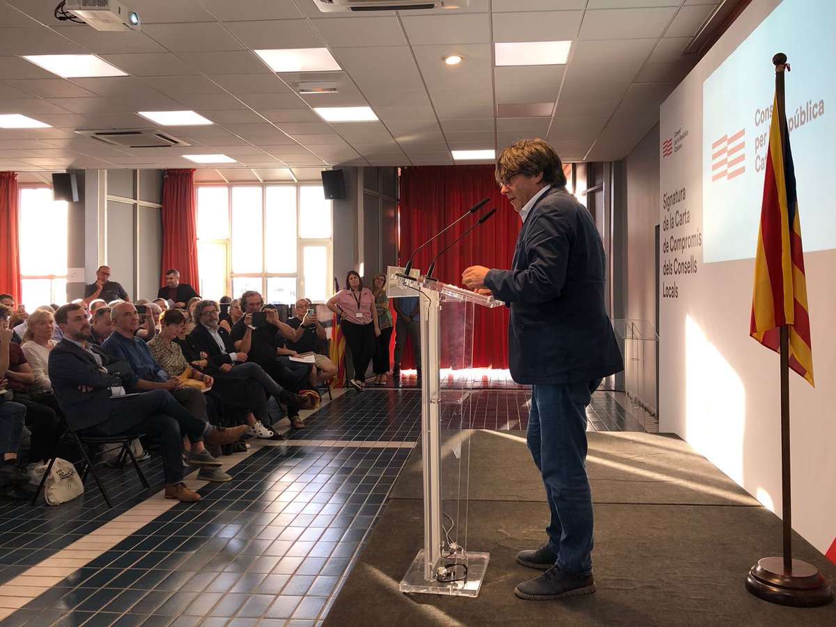 "L'1-O va ser una derrota, en tots els fronts, de l'Estat espanyol. La independència és un dret que vam guanyar a les urnes."

President <a href="/KRLS/">krls.eth / Carles Puigdemont</a> Puigdemont. 

#PreparemNos