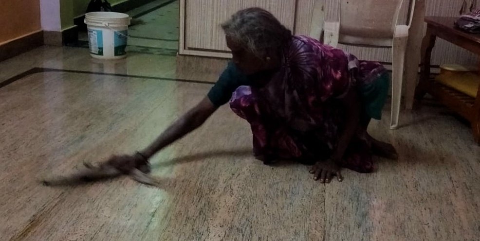 mehhcricket's tweet photo. This grandma is working as a maid in our neighborhood. She is 60 years old and her eyes are not in right condition too but she has 90,000 loan for health issues of her grand children which she has to repay, She is working very very hard to repay the loan. She starts her work in https://t.co/YJcgrRTvpd
