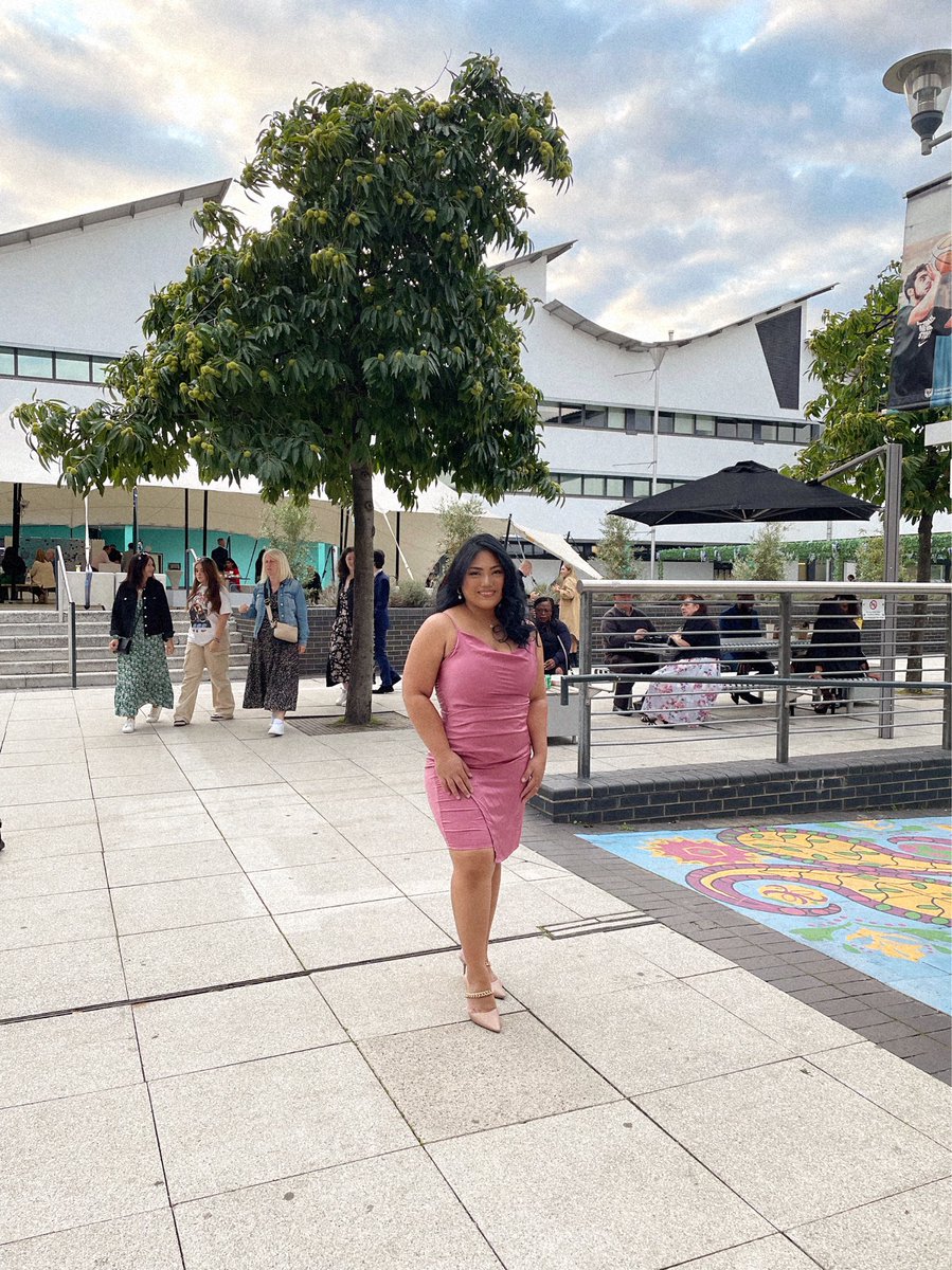 Angelgdns's tweet photo. Just graduated! Officially a fashion designer 👩🏻‍🎓💃🏻🥂 https://t.co/5xlUROYGGB