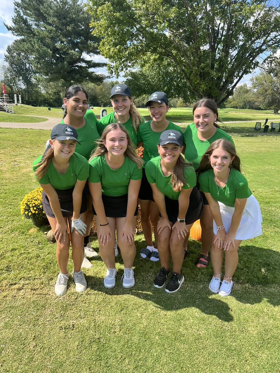 The girls golf team finished in 4th place today at sectionals, with Emma Seits and Kiley Standring advancing to regionals! Go Huskies!