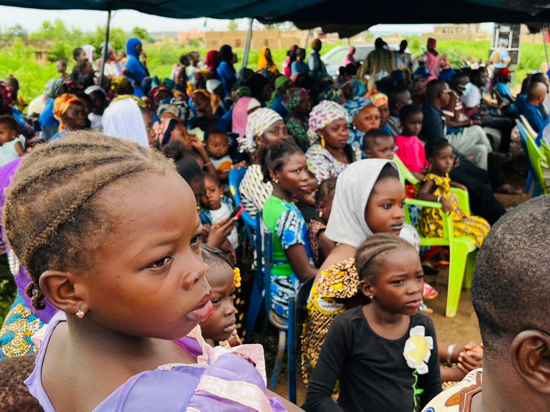 AssoAmanu's tweet photo. Cette campagne qui a été initiée par l' @AssoAmanu a permis d'édifier les populations de Bamako sur la Minusma et de promouvoir la paix, le vivre-ensemble etc. 3/3
@GouvMali @Col_Maiga @elghassimw
#UnisPourLeMali
#UnisPourlaPaix
#PaixAuMali
#PeaceDay
#MINUSMA
#AMANU https://t.co/L96wKfpkM4