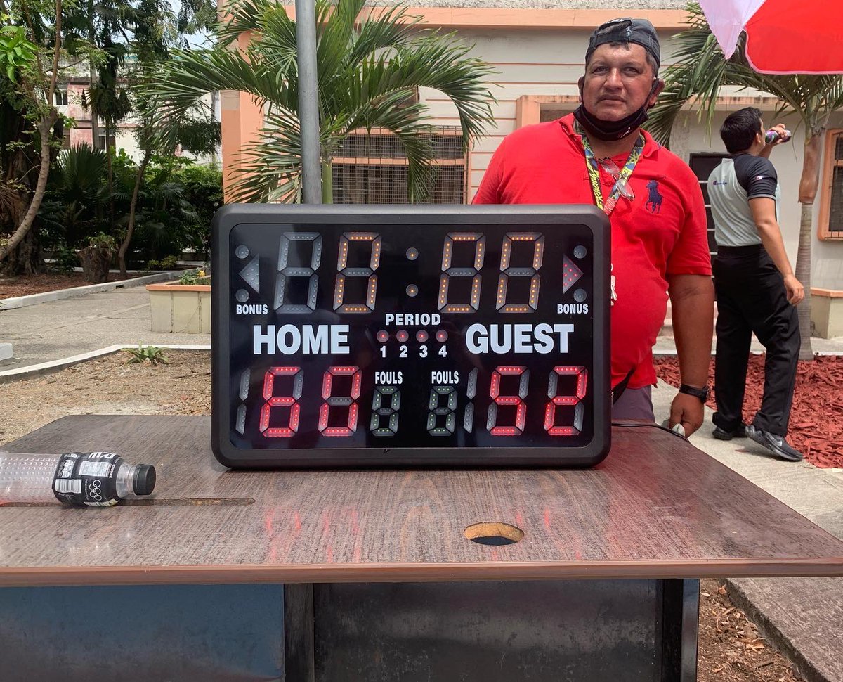 ColectivasB's tweet photo. Hoy se jugó la 1era fecha del torneo más antiguo de guayaquil, el AMISTAD 2022 en su edición #38. Encuentros que tuvieron lugar en el HOUSE ARENA CV y en el 1er. encuentro el equipo BLANCO ganó al equipo AMARILLO por el marcador de 60-52. https://t.co/PIzEcPftXf
