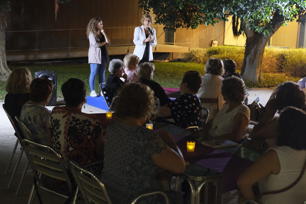 #DonesDespí 💜La representació teatral 'Totes som Chimamanda', a càrrec de les participants del taller de teatre per a dones 'Tothom hauria de ser feminista' ha protagonitzat la Nit de Dones 2022 de #SantJoanDespí, celebrada al Centre Cultural Mercè Rodoreda.