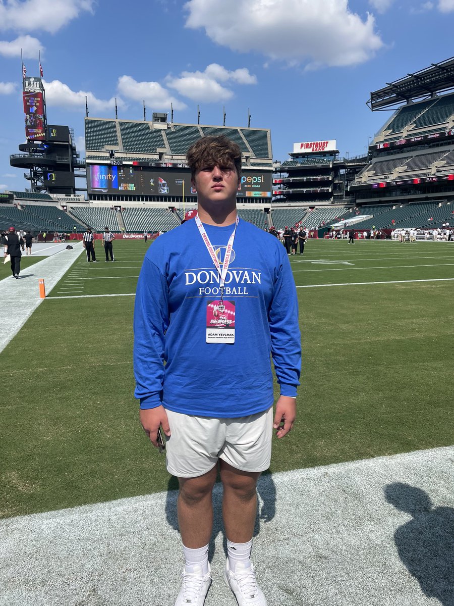 adam_yevchak's tweet photo. Had a great time today watching the @Temple_FB game ! Thank you @ZGoldTU @pgreat81 @CoachScheier ! Looking forward to being back in the future. @The_C0ach_Mac https://t.co/zXXsVgXcZk