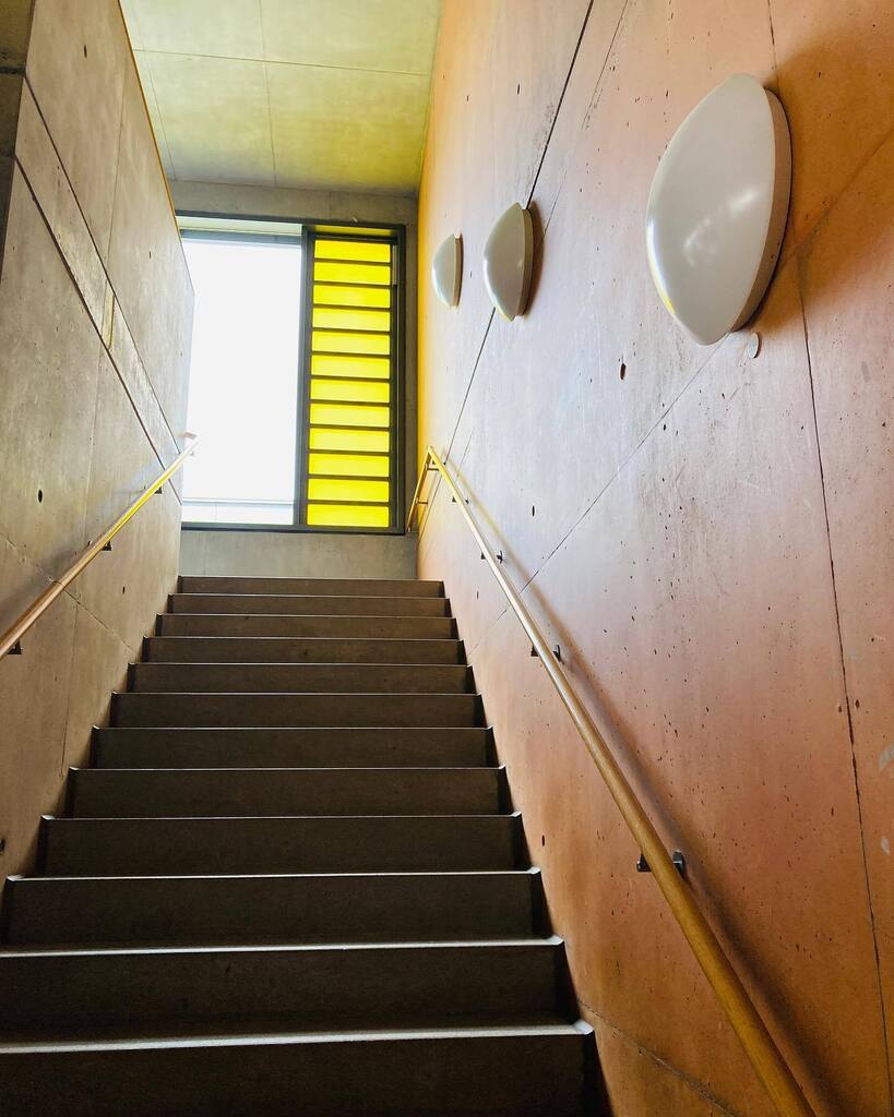 wingertsdaily's tweet photo. Schulhausarchitektur.

#schule #architektur #lörrach #neumattschule #schulhaus https://t.co/MapHuqHCQA