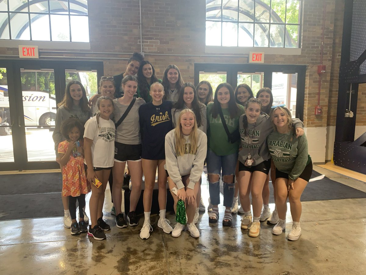 PHHSVolleyball's tweet image. We got the opportunity to watch PHHS volleyball alumn @averyross53 play at Butler this afternoon! @NDvolleyball defeated Ohio in 4 sets. So fun watching her at the next level! 💚💪🏻🏐but