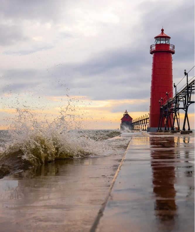 Lake Michigan is looking fierce!
📷@farmersfotos89
📍Grand Haven Pier

🔗 Click the link in our bio to visit our website!

#VisitGrandHaven #PureMichigan #MIBeachTowns #MIAwesome #PureMittigan #MidwestLivingMag #MidwestMoment #CLPicks #GrandHavenPier #LakeMichigan