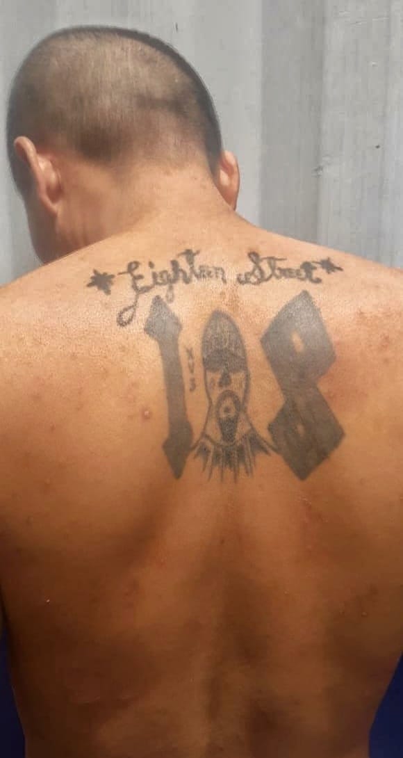 PNCSV's tweet photo. Gerardo Vladimir Herrera Pérez, alias Chino Changai, cumplió su condena por homicidio simple y hoy saldría en libertad del penal de Apanteos, pero lo capturamos y enfrentará un nuevo proceso judicial por agrupaciones ilícitas. https://t.co/B8himNO4CZ