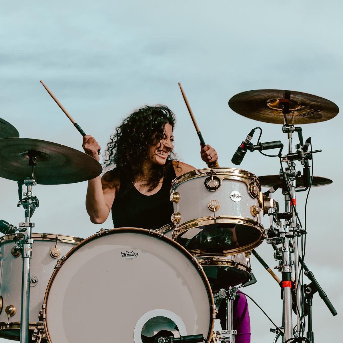 thesummerset's tweet photo. HAPPY BIRTHDAY TO THE ABSOLUTE QUEEN @jessbowen 🥁🥂🎂 https://t.co/c5quELLnWX