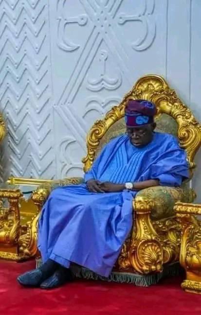 UmunakweM's tweet photo. Just a trip by flight from Abuja to Gombe tinubu started sleeping at Emir’s Palace. 

Everyone was shocked and sad at the palace..copied https://t.co/7u2TDrPsRT