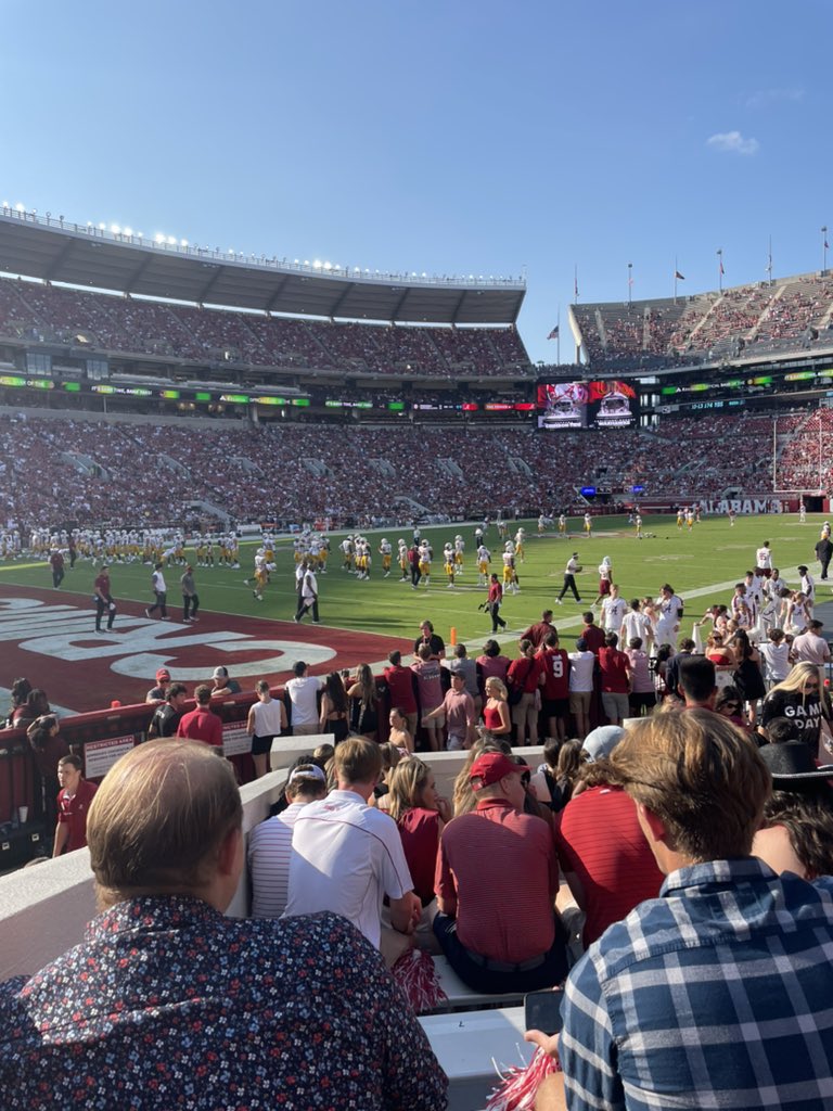 BillyWyrsch's tweet photo. Am I fake fan if I leave in the third quarter https://t.co/JTVcwp2VXW