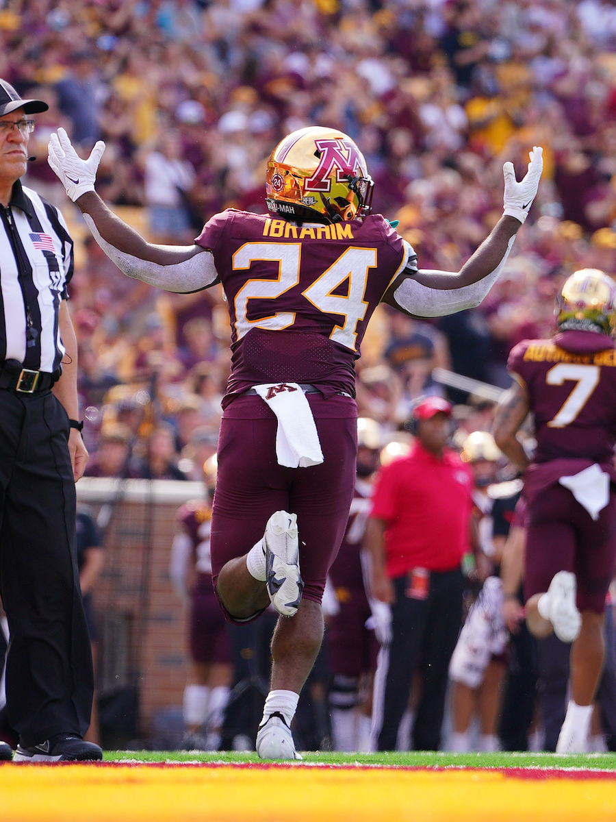 GopherFootball's tweet photo. .@_MoIbrahim's last rush for 15 yards put him at 202 yards on the day, making Mo the first #Gophers player to ever have four career 200+ yard games. https://t.co/QNWHAHyhqk