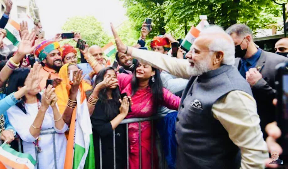 BatoolBegam's tweet photo. भारत के यशस्वी प्रधानमंत्री आदरणीय श्री @narendramodi जी को जन्मदिवस की हार्दिक मंगलकामनाएँ। 

#HappyBirthdayToModiJi https://t.co/IMSIIvaaiM