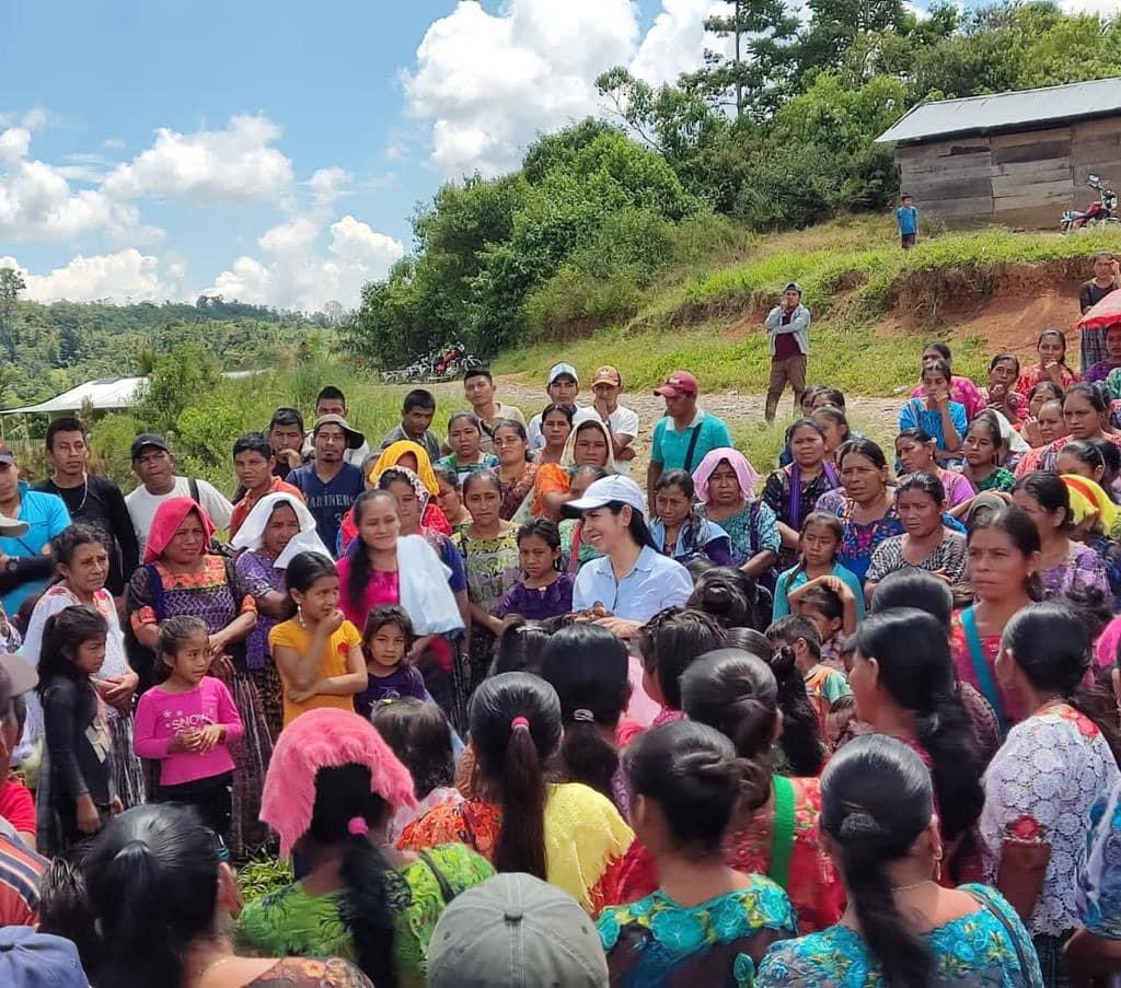 SLorenaTeo's tweet photo. #ElEstor Llevar resultados a nuestras comunidades, es parte del trabajo y compromiso desde mi función de intermediación, especialmente cuando se debe trabajar arduamente en procesos que permitan desarrollo rural para nuestras comunidades. #JuntosXIzabal https://t.co/7pVXy3K7LB