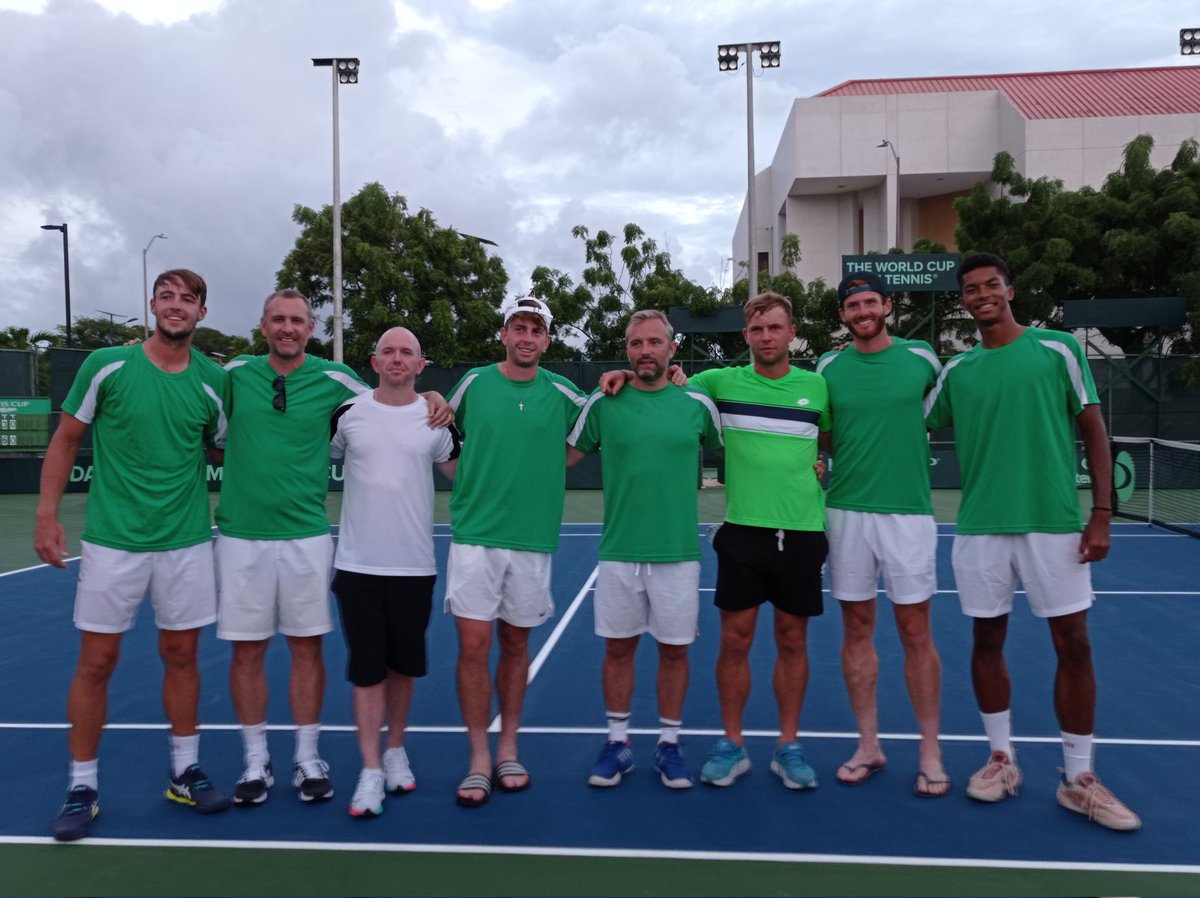 Tennis_Ireland's tweet photo. Osgar O'hOisin gets the win and Ireland advance to World Group I playoffs!!!!🇮🇪👊

Sensational 💪
@daviscup #COYBIG #Ireland #Winners https://t.co/9JU6csyDns