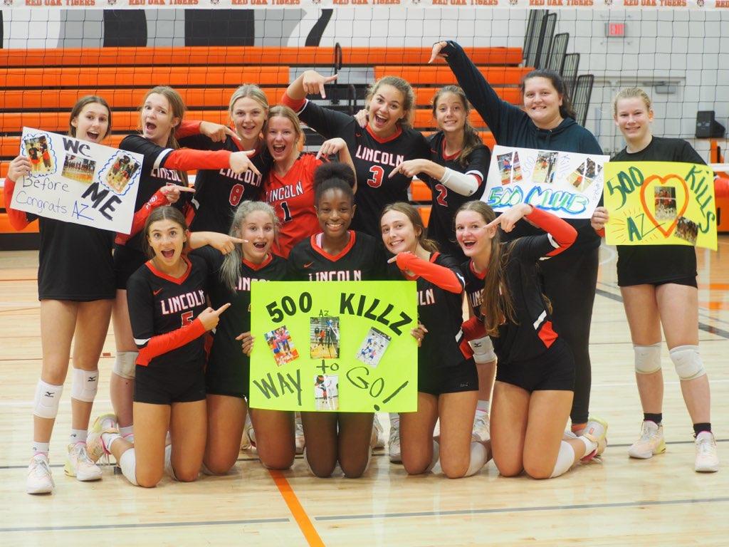CoachD4410's tweet photo. @GreenAzaria nabbed her 500th kill ending the day with 520 career kills
#LandingOURLegacy @ALHSathletics @d2mart @nonpareilonline @IGHSAU https://t.co/vBiDWYHUx2