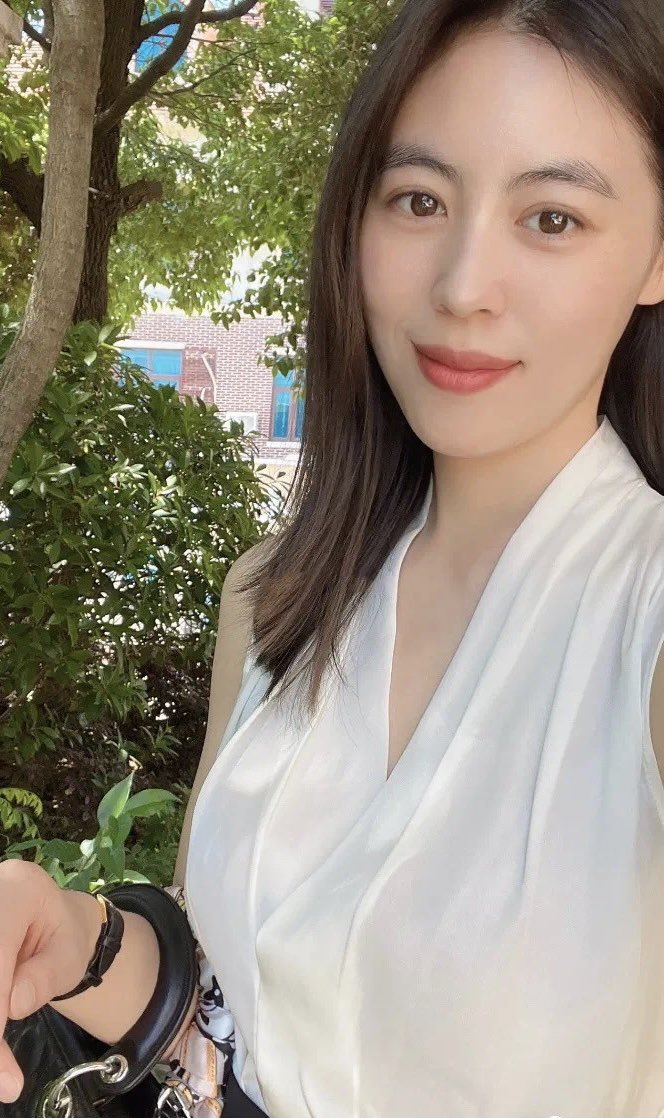 yebujimo1's tweet photo. 有种感觉叫俘获。美艳气质少妇，你心动了吗💓！ https://t.co/EF52nHbBP8