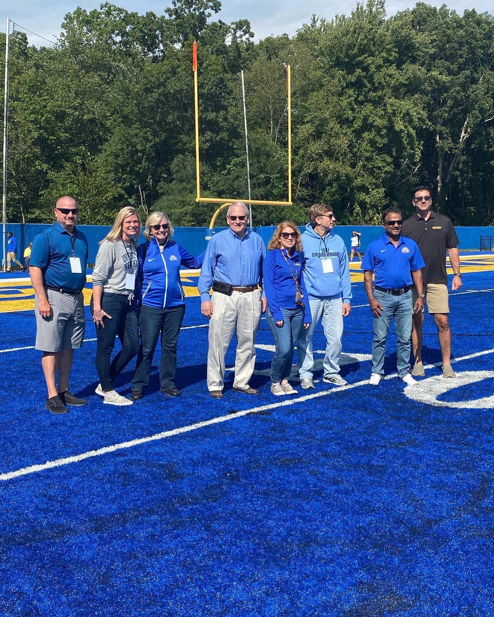 janlouisejones's tweet photo. What a great day watching the football game! ๐๐๐๐ I loved seeing so many of my students on the football field, on the dance team and in the marching band. To top it offโฆwe won! GO CHARGERS! #students #football @cthospitality @UNewHaven #supportyourstudents https://t.co/TWJeT23OsI