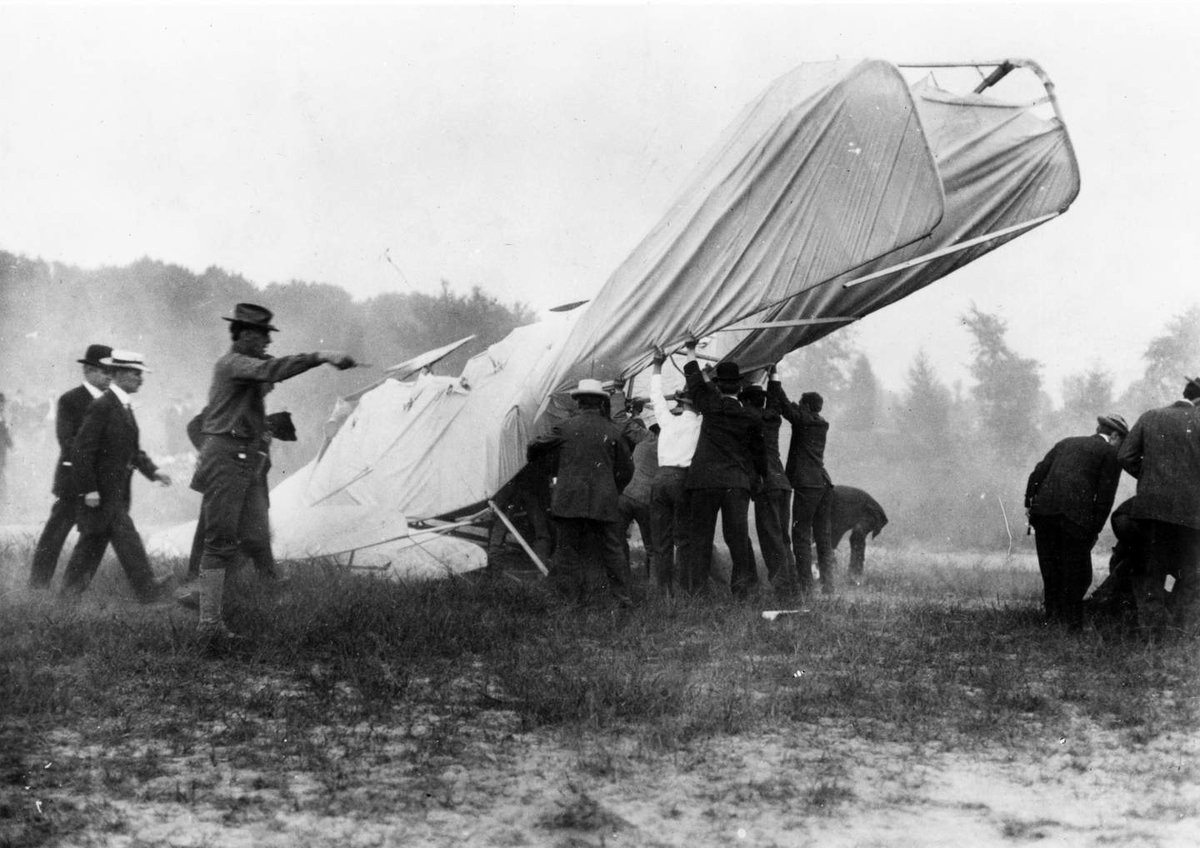 airandspace's tweet photo. #OTD in 1908, a Wright aircraft experienced a mechanical malfunction involving one of the propellers and crashed, causing the first fatality in a powered airplane with the passing of Lt. Thomas O. Selfridge. https://t.co/Y5HHIysHlQ