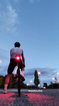 MagicshineL's tweet photo. The night is coming, everything is ok, let's have a good ride!😉💪🏻🔥
Learn more → https://t.co/Grqa9g1FGz
#magicshine #rn3000 #seemee200
@cyclingdomestique https://t.co/qpJPPDhAmy