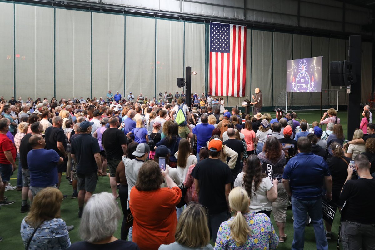 JohnFetterman's tweet photo. SCRANTON! ⚡

Thank you *so* much for coming out on a Saturday afternoon 🥰

Together we will protect women's reproductive freedom + send Dr. Oz back home to NJ 💯 https://t.co/FHK1YSI8QS