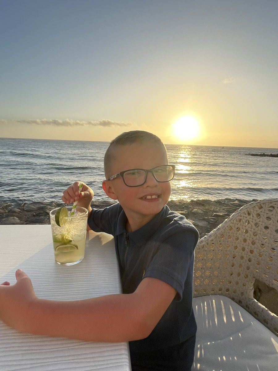 DaioGoddard's tweet photo. Lush night and the boys highlight was a chat with chicken nugget man #tenerife #lasamericas #verygoodverynice https://t.co/a43G9abttC