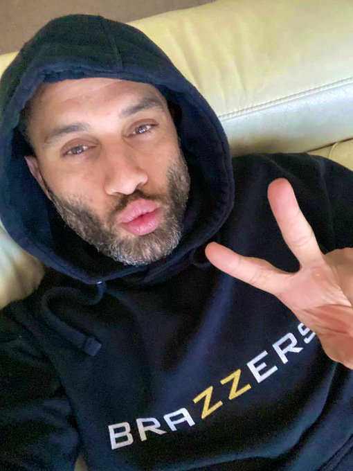 Happy Saturday everyone! MUAH! 💙 https://t.co/6uHjyucDwM<a href="/tag/twitterafterdark"class="tags"><span>#twitterafterdark</span></a>