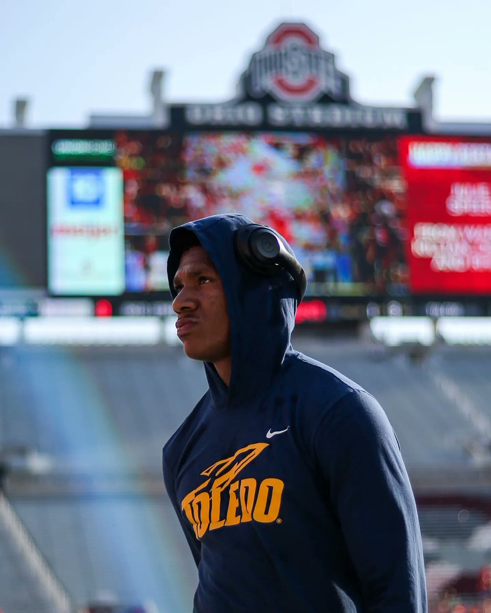 ToledoFB's tweet photo. Taking in the scenery👀 #GoRockets https://t.co/05a4y9fnFn