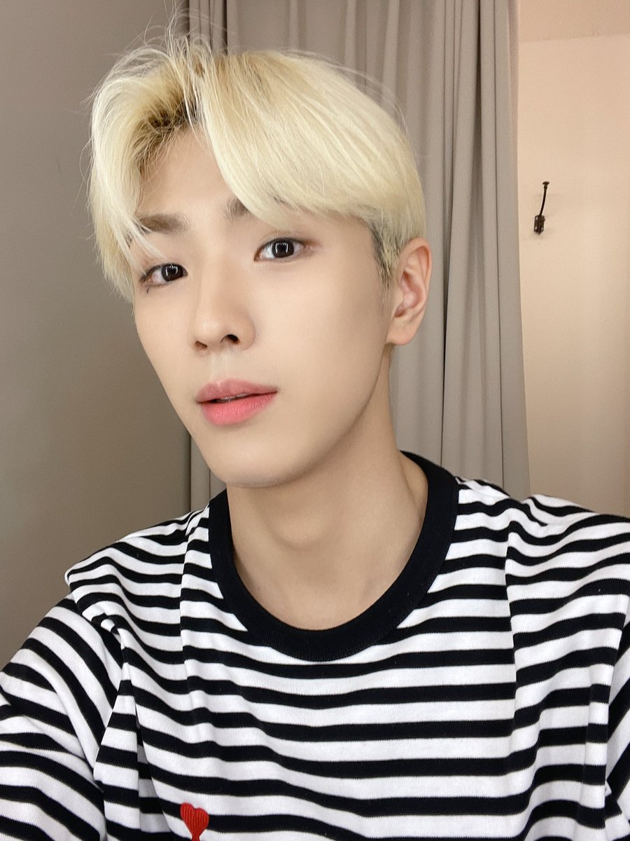 ClXTWT_'s tweet photo. ⠀  · ⠀ ¿  ⠀(   ⠀𝗗𝗮́𝗻   ⠀)   ⠀ ɑe   ⠀♡͟     ⠀𝐧𝐞𝐰   ⠀🐶   ⠀əve𝕟𝕥   #𝐕𝐑𝐒𝐊·𝖊𝖚𝖗𝖔𝖕𝖊 

Es el #𝕰𝐮𝐫𝐨𝐩𝐞·𝕯𝟐 del icónico concierto de Verosika y yo no he dudado en peinarme para colarme en primera fila y darlo todo bailando y echándole ánimos. https://t.co/Gw965WvvzH