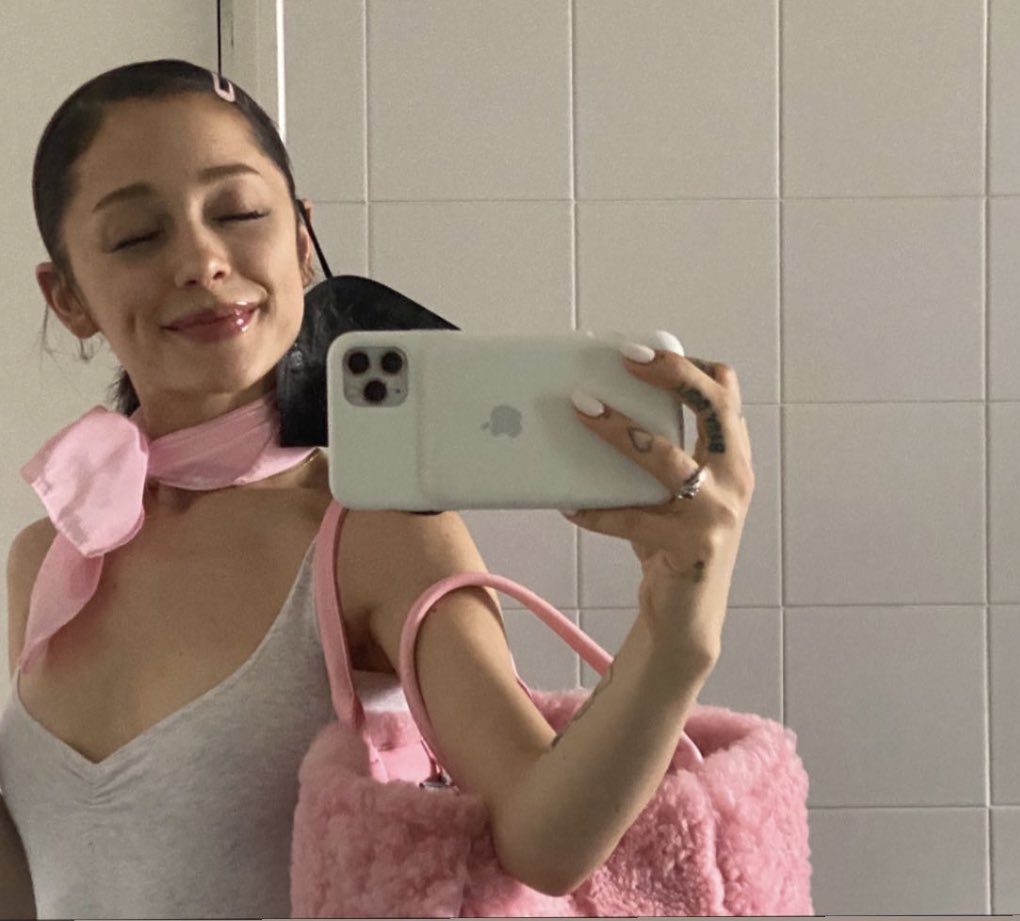 DxllFace_'s tweet photo. 🤍💗 https://t.co/zALJfOVxrQ