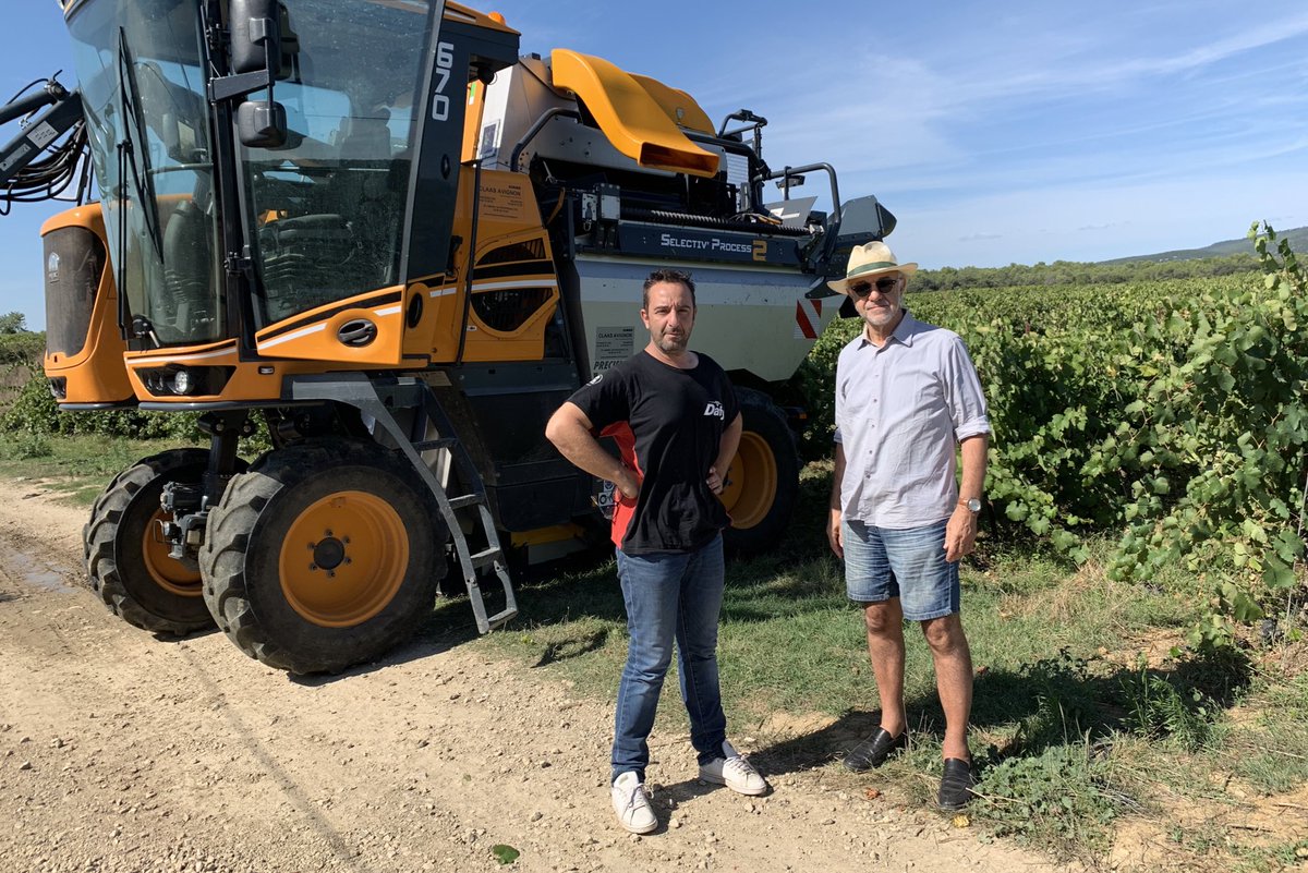 AmisMasMathieu's tweet photo. Après les trombes d’eau des jours derniers, reprise des #vendanges pour le #GFAmasMathieu et #LaGravette #Corconne. Bonne qualité mais quantité faible à cause de la #grêle de fin juin et des deux mois d’été de grande #sècheresse. https://t.co/7lwozMh694