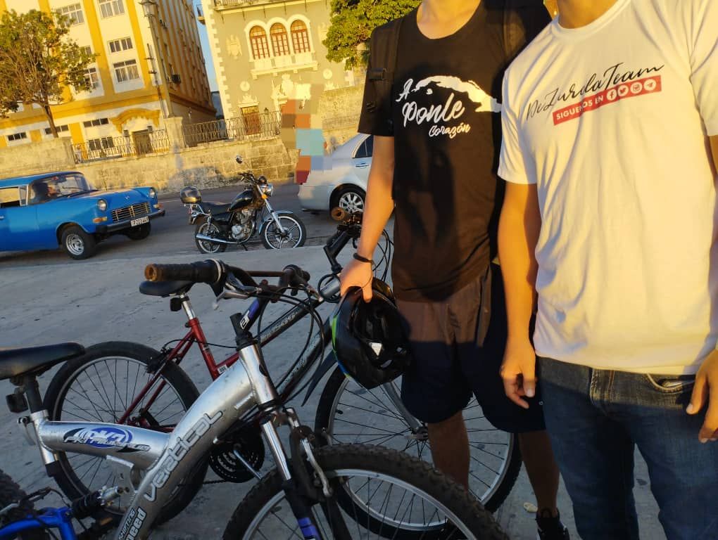 DeZurdaTeam_'s tweet image. Jornada intensa en favor del #Códigosí. #DeZurdaTeam no podía faltar y como los primeros estuvimos presentes por el solo hecho de que somos consientes de que es lo necesario el código y además el pueblo lo quiere.