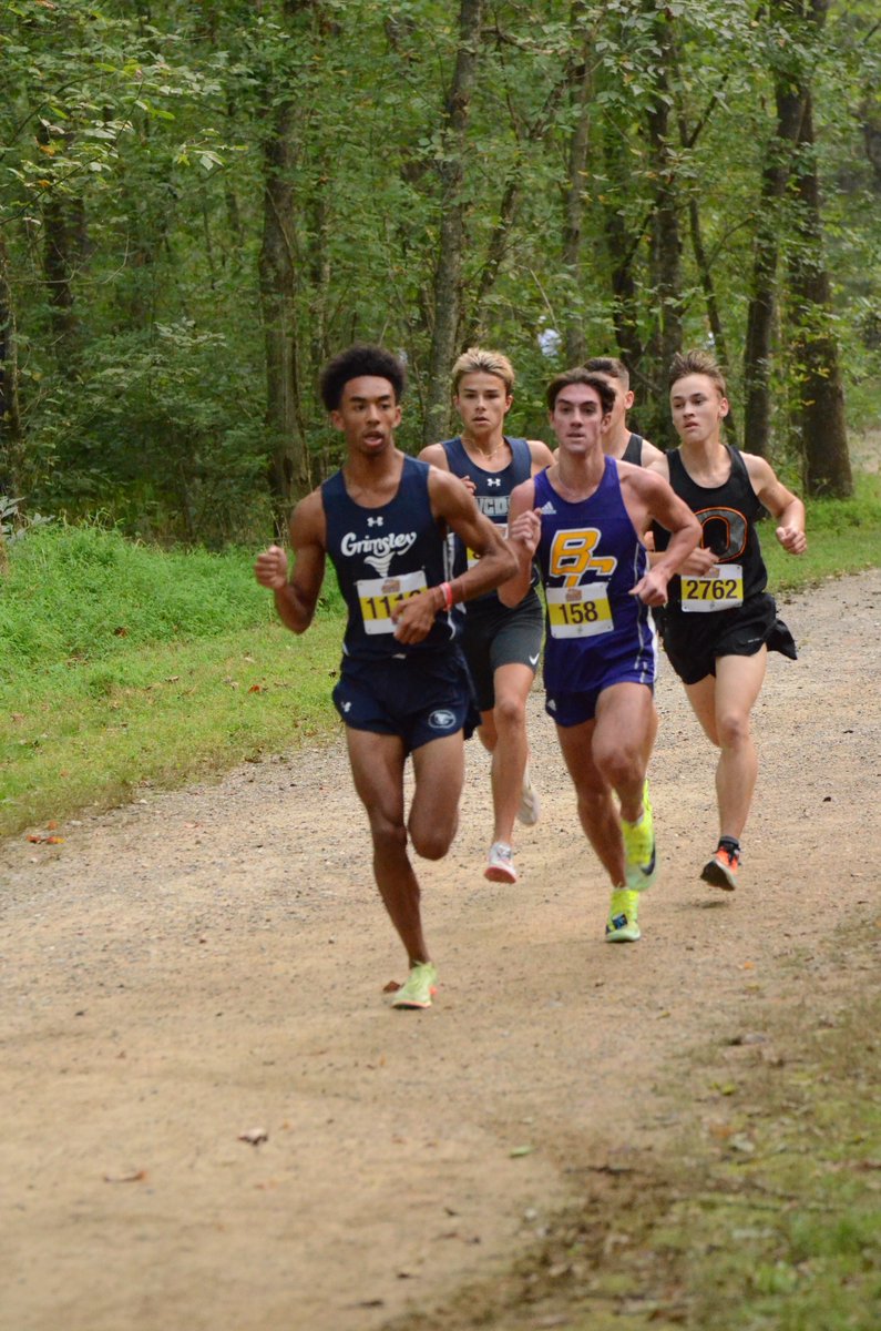 garrettolin's tweet photo. @whirliexc_track Jacob Barrow leading the race after mile #1, leading before the hill and in 3rd Place before the final turn. https://t.co/gdElauGwIn