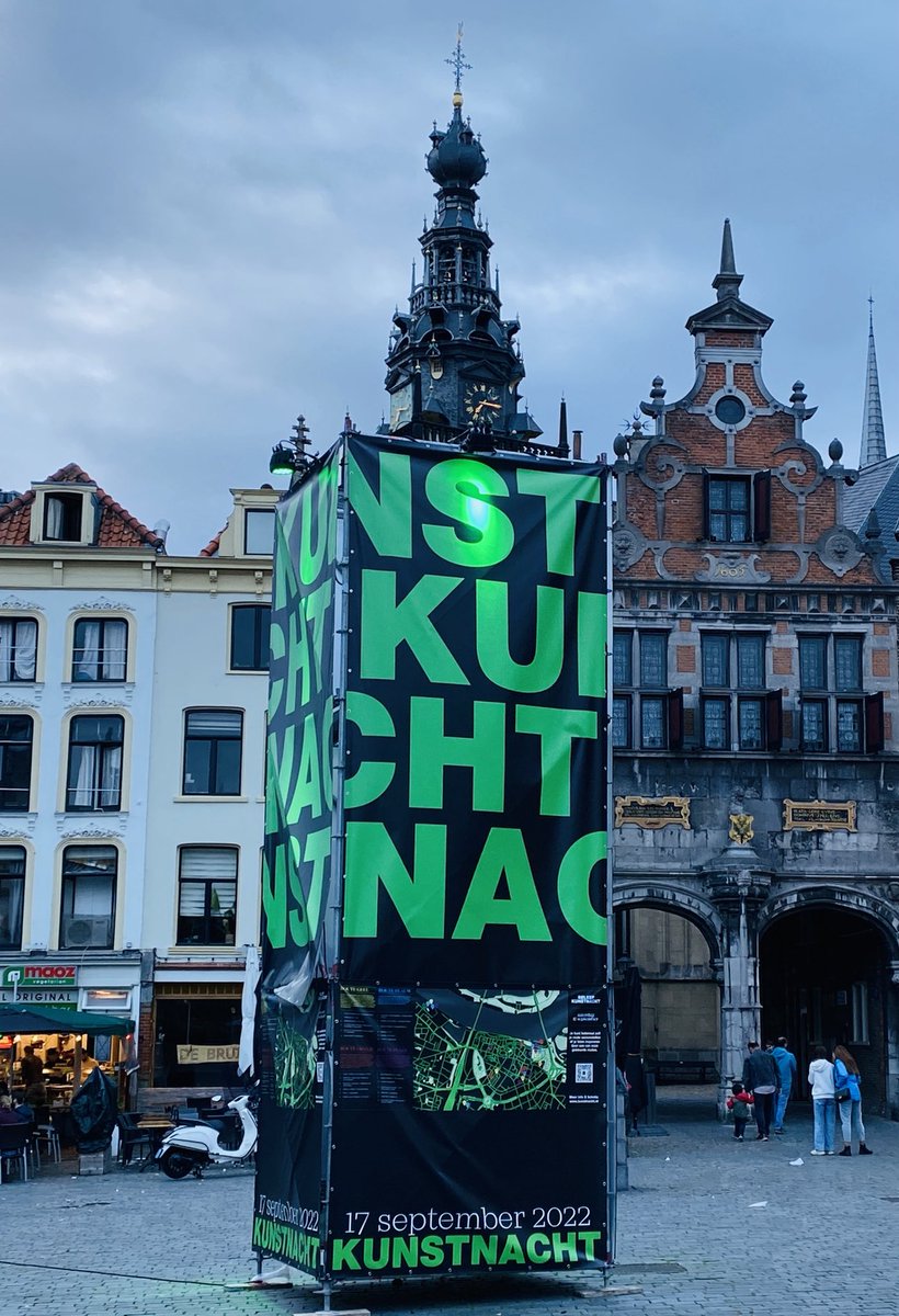 ArthurSKM's tweet photo. St. Stevenstoren in een rok 😉 Dát is nog eens… kunst.  #Kunstnacht #Nijmegen https://t.co/y2b1MYFv8K